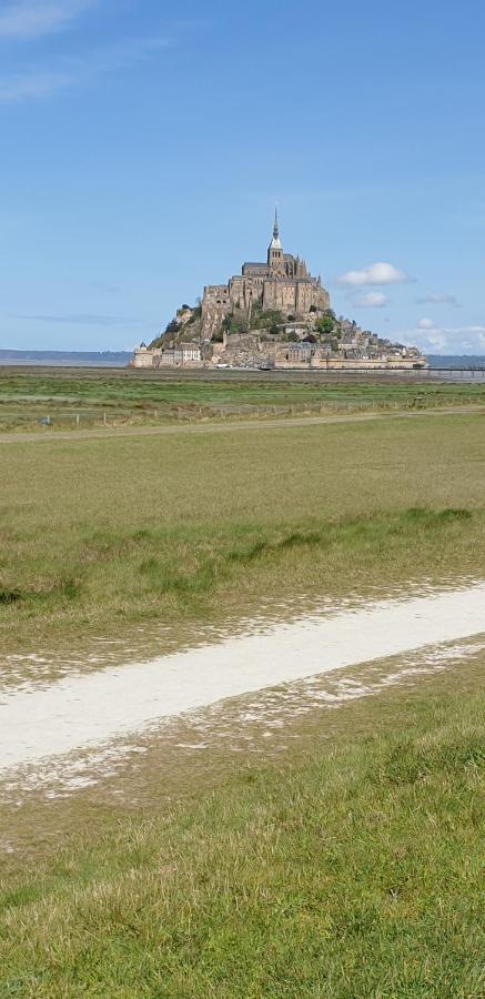 Welcoming And Peaceful Bed And Breakfast Fougerolles-du-Plessis Exterior foto