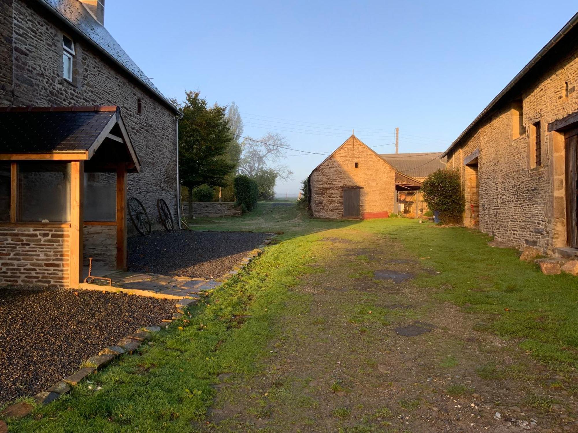 Welcoming And Peaceful Bed And Breakfast Fougerolles-du-Plessis Exterior foto